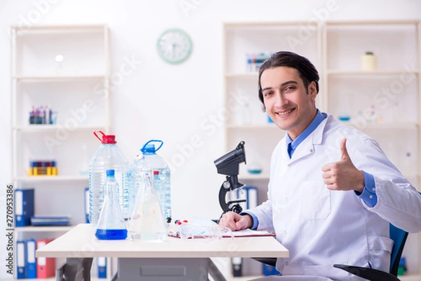 Obraz Young male chemist experimenting in lab