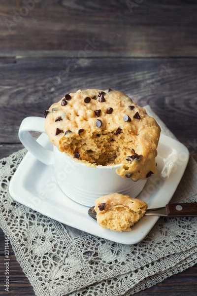 Fototapeta Cake in mug with peanut butter and chocolate chips