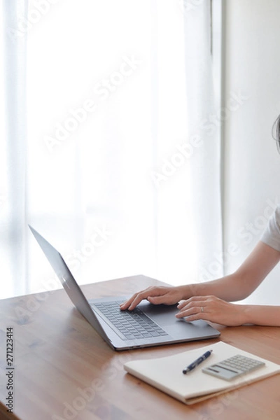 Obraz テレワーク・デスクワーク・リモートワーク・オフィスワーク A