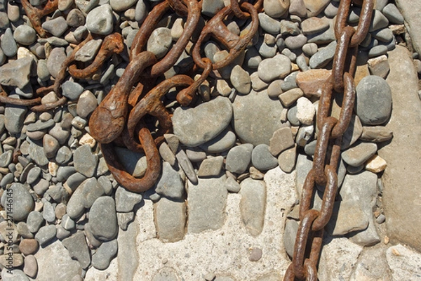 Obraz Rusted Chain on Pebble Beach 1