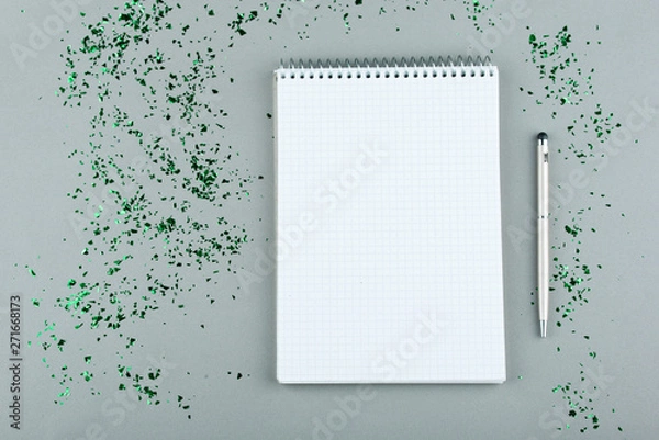 Fototapeta Notepad with white sheets and pen on a gray background