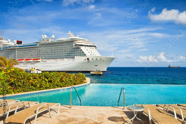 Obraz View from pool at tropical resort on cruise ship docked at port 