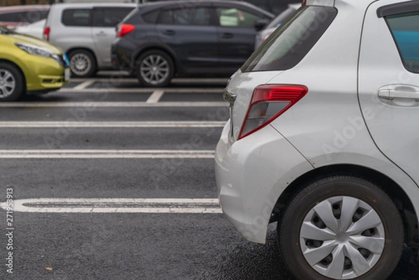 Obraz row of cars in parking