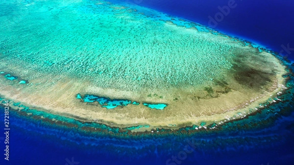 Fototapeta Round Lodestone Reef with shades of blue and turquoise, Great Barrier Reef, Queensland, Australia