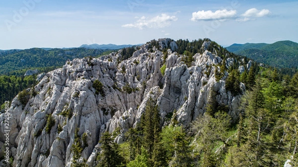 Fototapeta Bijele stijene (White Rocks) is a nature reserve in Croatia famous for its amazing topography. Karst rock formations similar to the stone forest (e.g. Shilin, China) with hundreds of rock pillars.