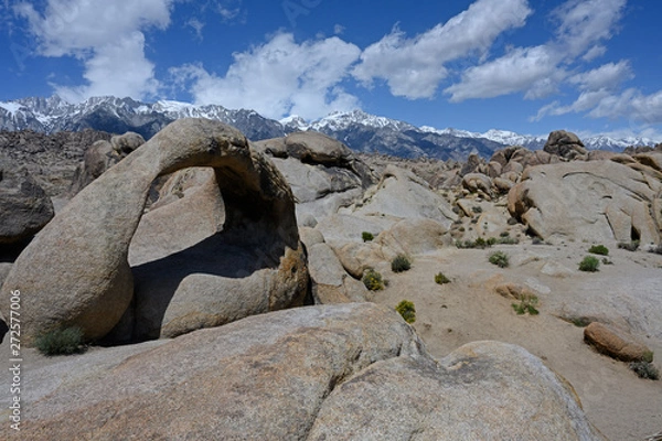 Obraz Traveling in South California around Lone Pines. Mobius Arch with Mountain Whitney on the back