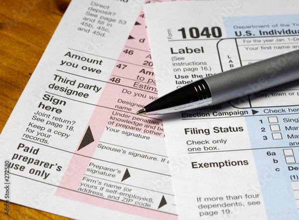 Obraz tax forms & pen