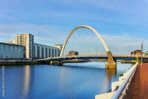 Obraz The Clyde Arc Bridge or the Squinty Bridge crossing the river Clyde In Glasgow , Scotland , UK