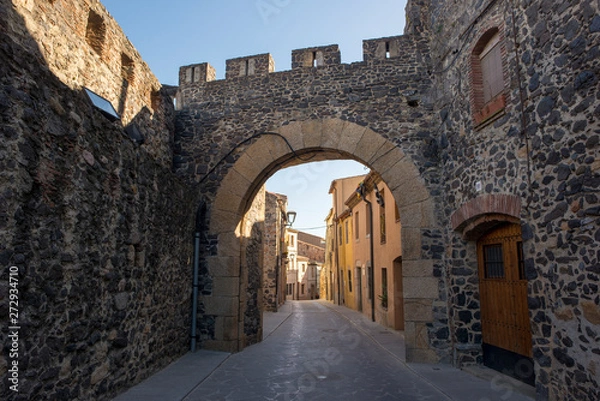 Fototapeta The medieval village of Hostalric in Girona