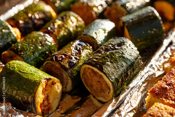 Obraz grill - cukinia faszerowana