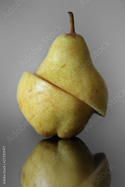 Obraz Ripe yellow pears lying on the table
