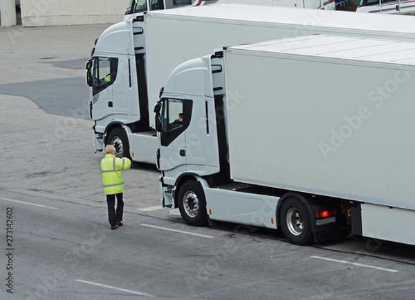 Fototapeta zwei LKW bei Kontrolle