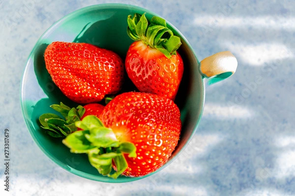 Fototapeta rote erdbeeren in schüssel