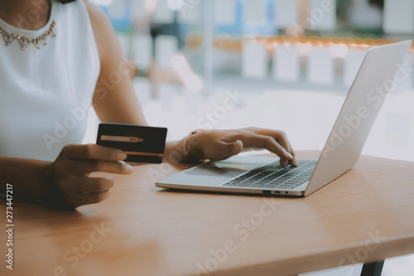 Fototapeta woman using computer & credit card for online shopping