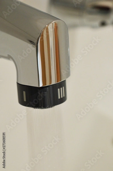 Fototapeta 洗面台と蛇口 4