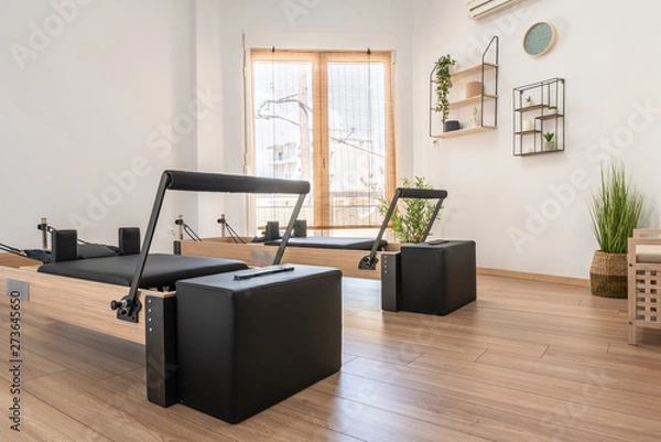 Obraz Pokój typu studio Pilates z rozkładanymi łóżkami