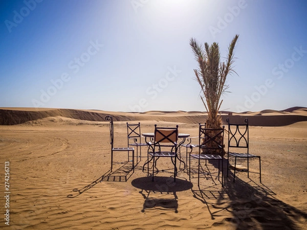 Fototapeta Table and Chairs in the Sahara Desert