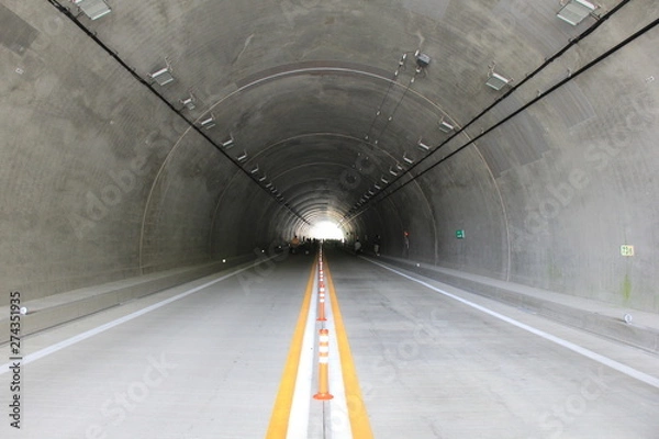 Obraz トンネル内部の風景/開通前の高速道路