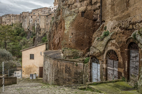 Fototapeta Pitigliano - widok na mury obronne, Toskania