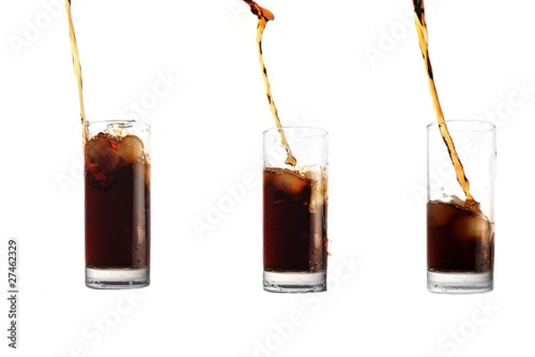 Fototapeta cola pour into glass