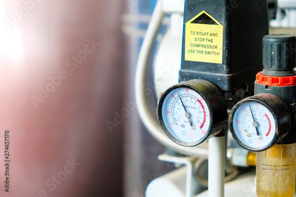 Fototapeta Dual pressure gauge with dust used in electronics repair shops