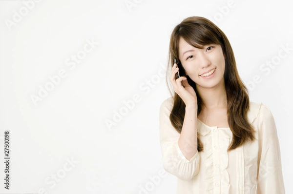 Fototapeta スマートフォンで話す女性