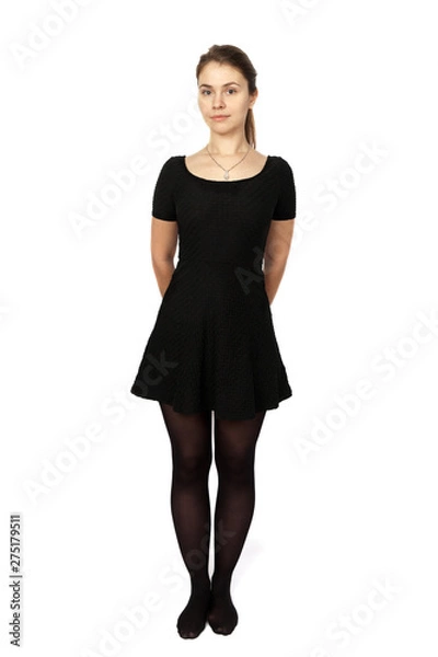 Obraz Młoda kobieta w czarnej sukni z długimi włosami