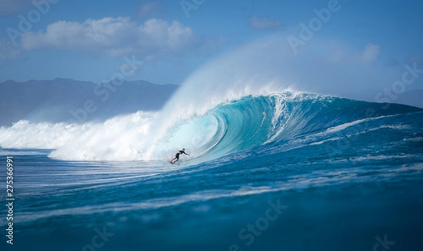 Fototapeta pulling into the barrel