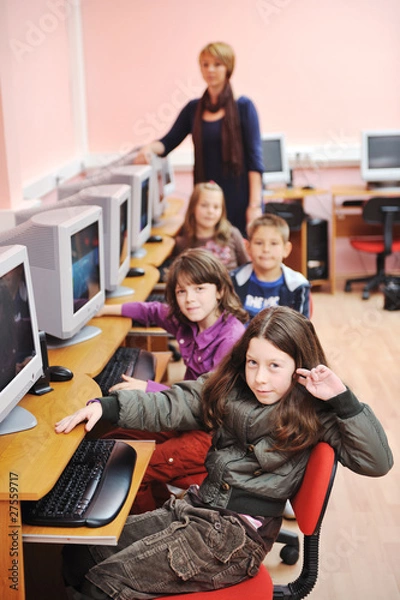 Fototapeta it education with children in school