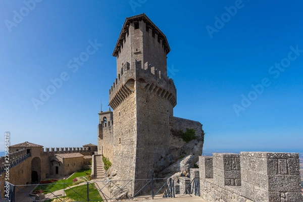 Obraz The ancient fortress on the top of the cliff in San Marino.