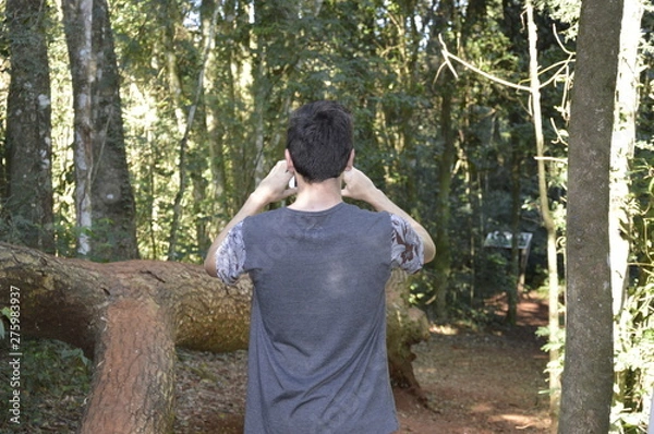 Obraz man in the forest