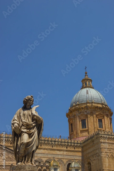 Obraz Vertical view of a detail at the cathedral of Palermo Sicily, detail of the historical dome and statue