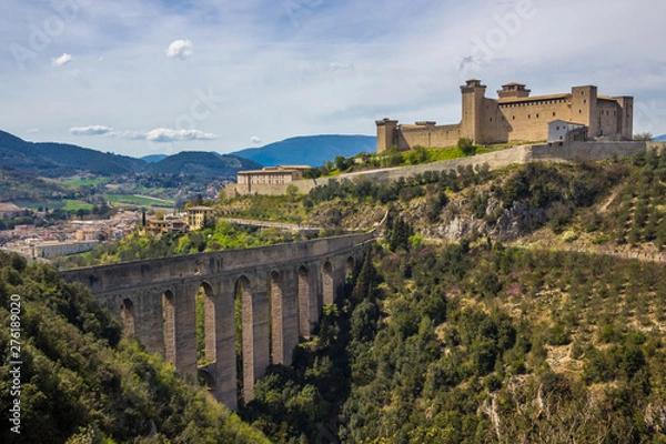 Fototapeta castle on the hill in Spoleto in Umbria