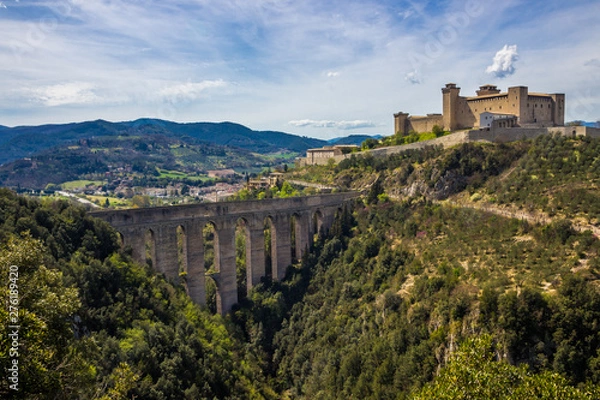 Fototapeta castle on the hill in Spoleto in Umbria