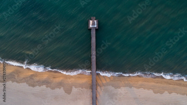 Obraz Vue drone sur le ponton de Leucate pendant un lever de soleil
