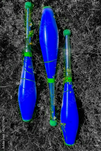 Obraz Jonglier Keulen im Gras