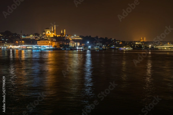 Fototapeta Istanbul night cityscape viewed form Galata Bridge with the illuminated Suleymaniye Mosque, Turkey