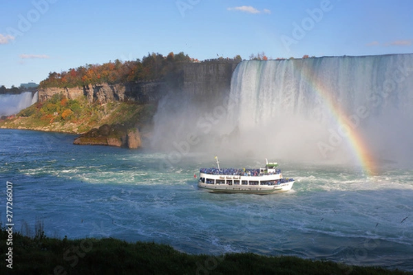Fototapeta Niagara falls with rainbow and a tourist boat