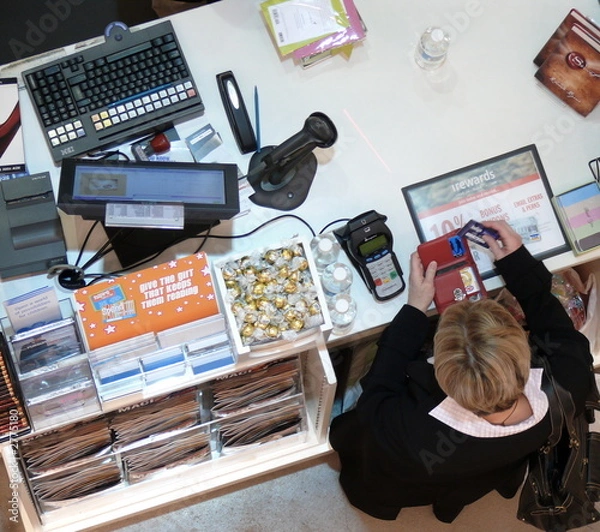 Obraz at the counter