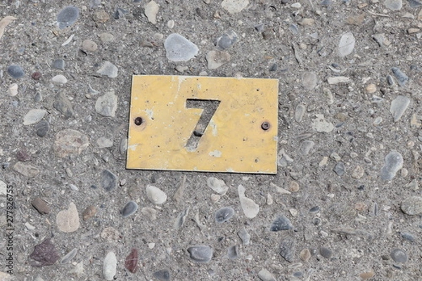 Obraz number one on the wall