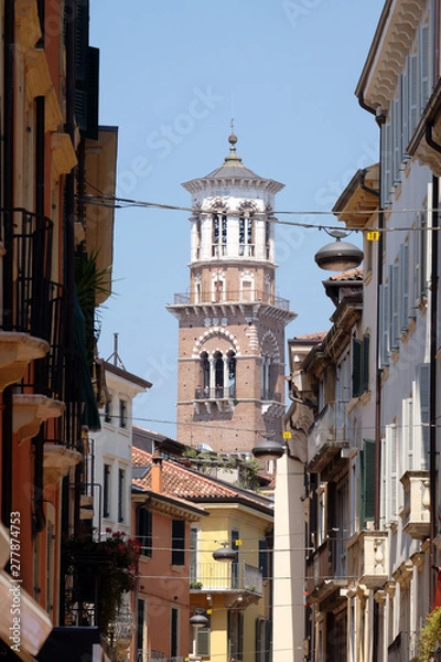 Obraz Torre dei Lamberti - medieval tower of the Lamberti XI century - 84 m. Piazza delle Erbe, UNESCO world heritage site  in Verona, Italy