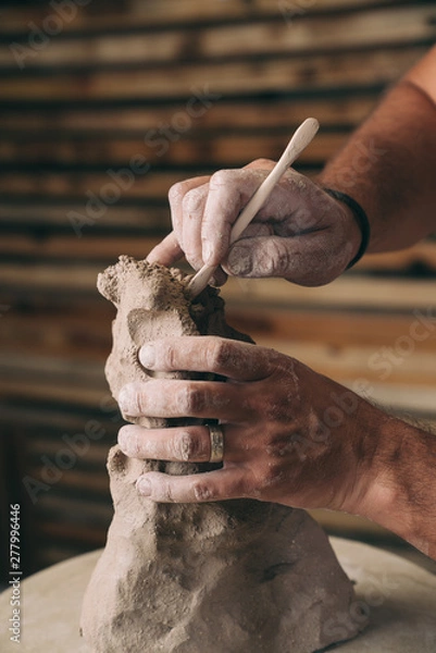 Obraz Man shaping sculpture in the studio.