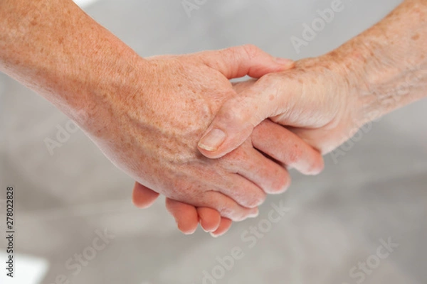 Fototapeta MAINS PERSONNES AGÉES