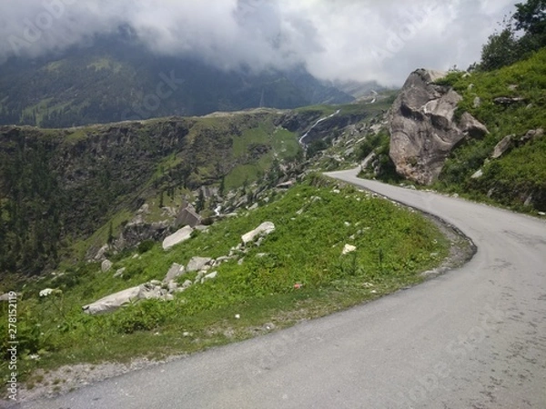 Obraz road in mountains