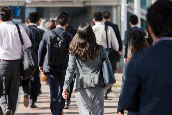 Fototapeta 女性メインの通勤風景