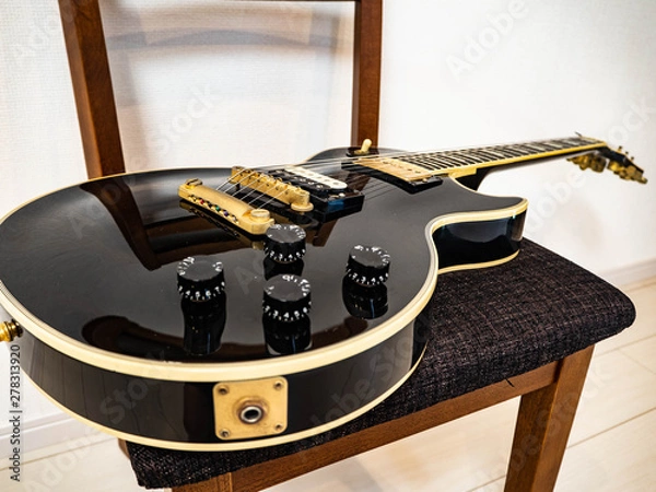 Obraz 椅子とギター