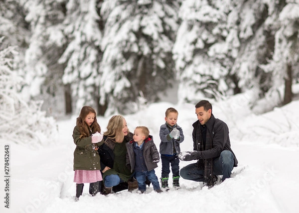 Obraz Family having fun in winter