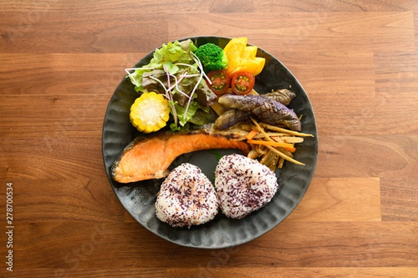 Fototapeta おにぎりの朝ごはんプレート