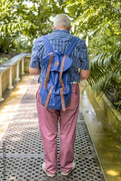 Obraz old man with backpack