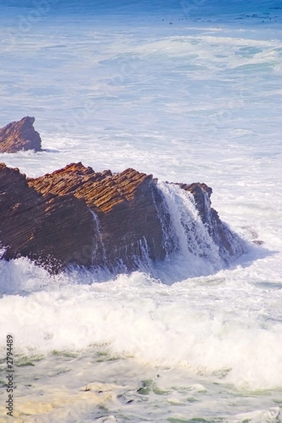 Fototapeta waves over rock outcropping